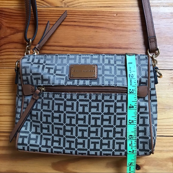 Tommy Hilfiger Tan Brown Crossbody Bag, EUC, 10.5” x 7” - Picture 8 of 13